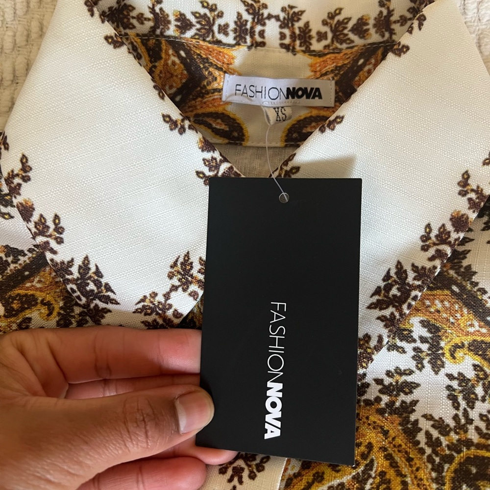 NWT Fashion Nova White and Brown Paisley short set - Picture 8 of 8